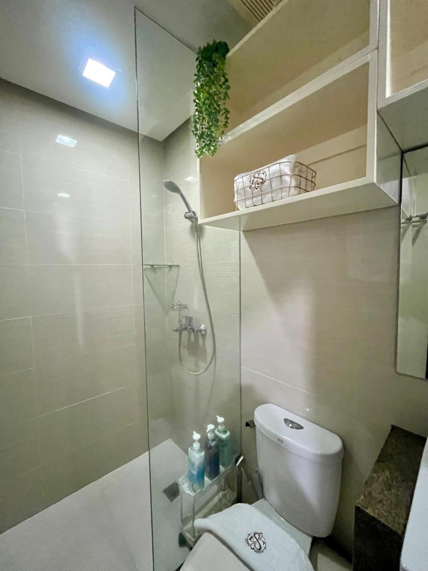 Greenbelt Hamilton Tower 1 Makati City Exterior photo